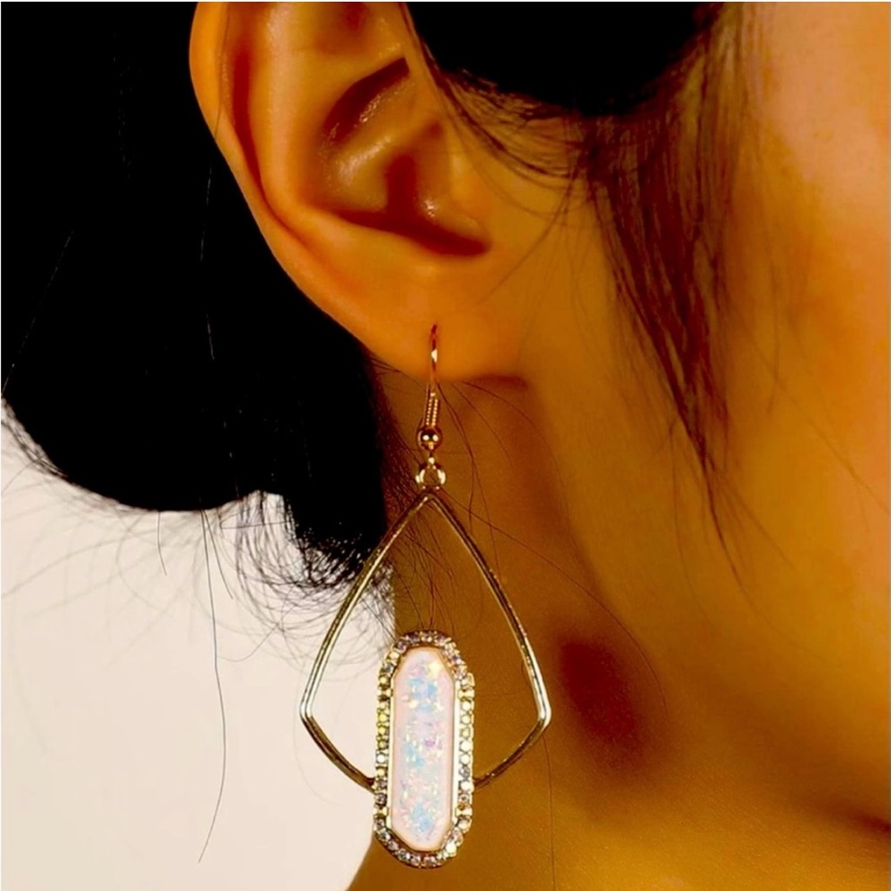 NWOT Rhinestone Decor Geometric Drop Earrings